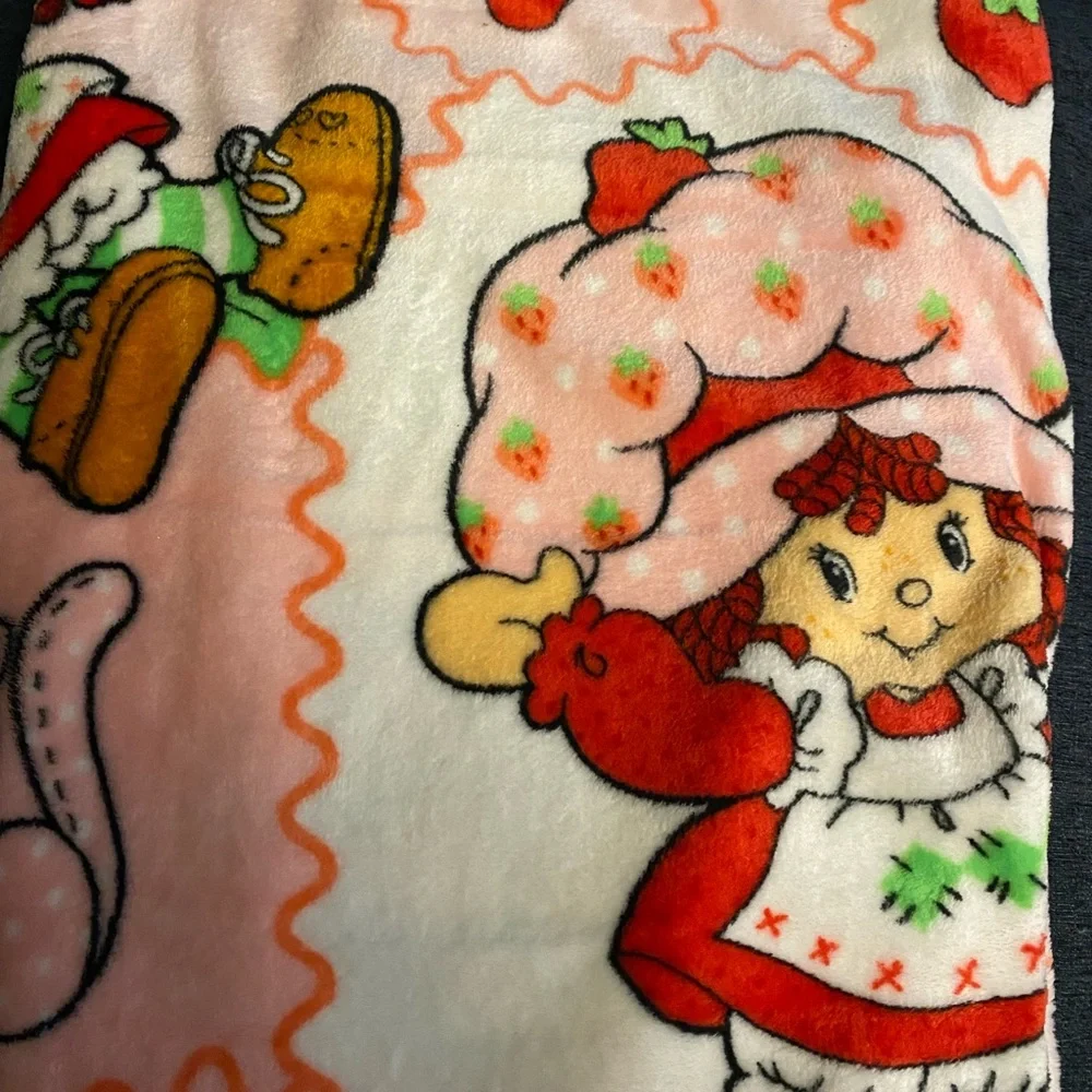 Strawberry Shortcake Plush Oversized Throw Blanket 🍓